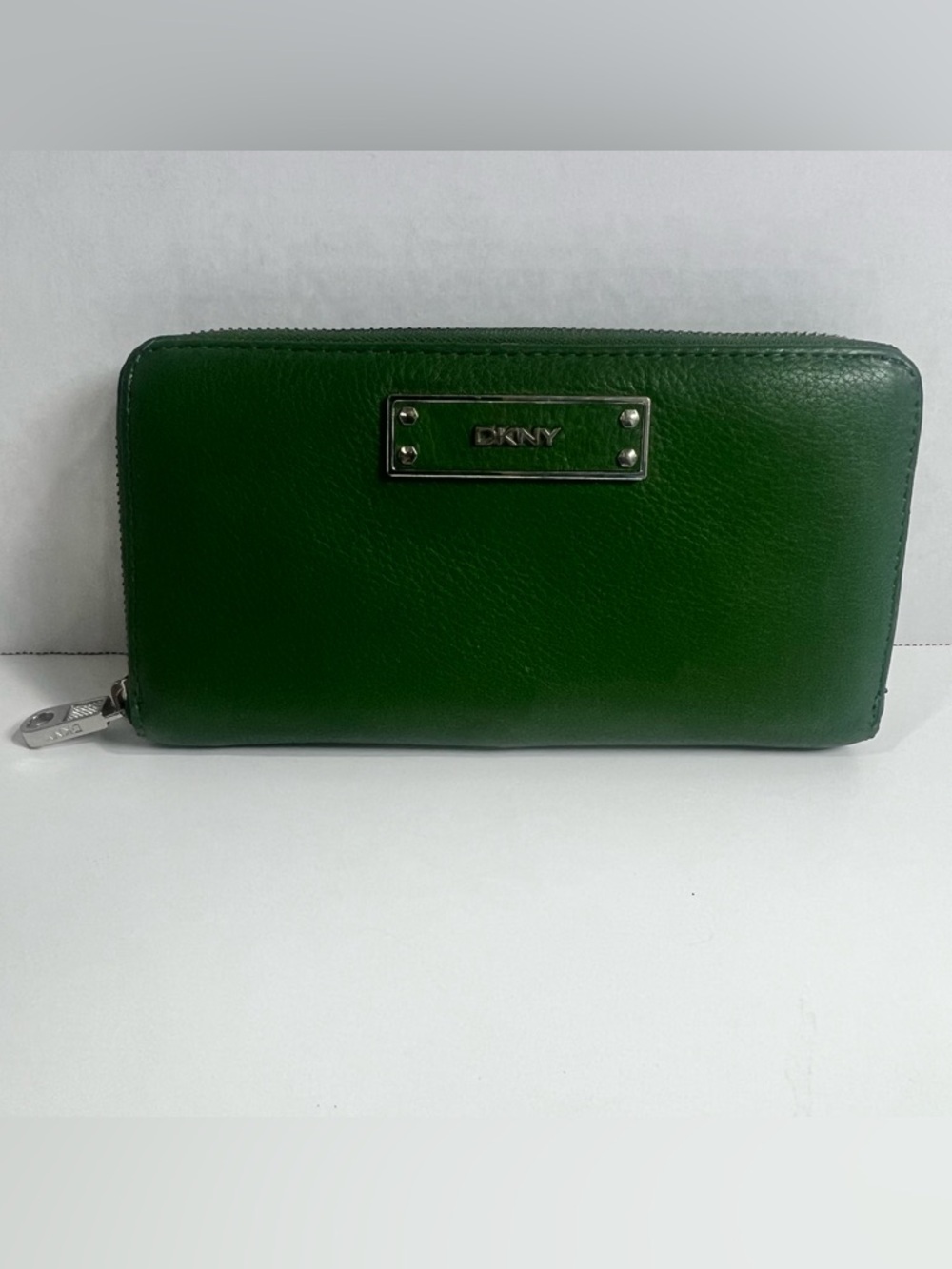Vintage DKNY Emerald Green Zip Wallet with Silver Hardware
